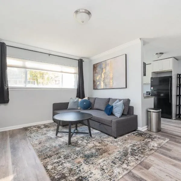 Quiet & Quaint apartment, 5 mins to airport and 15 mins to downtown