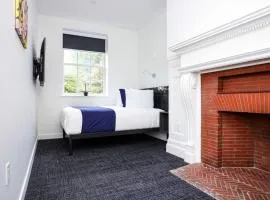 Stylish Hotel Room in Boston's Fenway - Unit #107