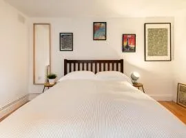 60 Steps to the Sea with Private Courtyard