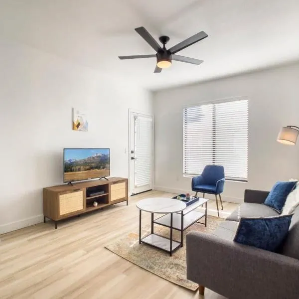 CozySuites Oasis at Kierland Commons