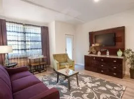 1-Bedroom with Cali King Size Bed in San Diego