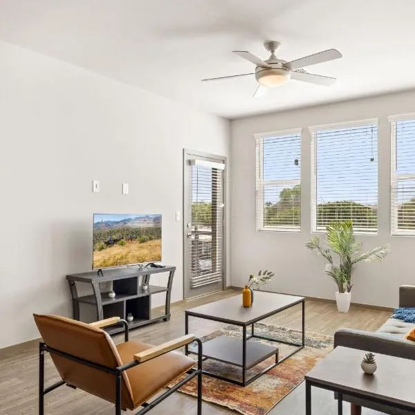 Spacious Westgate CozySuites by stadium with pool 1