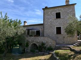 Cozy Cottage in Abbateggio with Garden