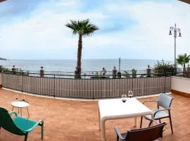 La Terrazza sul Mare Modern Apartment