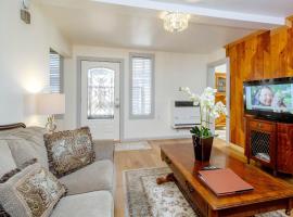 Alameda 2 BR 2 BA Apt, AC, 3 blocks to beach & shopping center & free parking