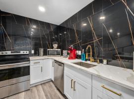 Charming 1BR Heights Apt with Pool and Free Park
