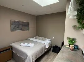 Modern Garden Studio for comfy stay