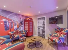 The Old School House - Luxury Themed Apartments