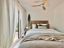 The Golden Oak in Calella Centre - 100m from beach