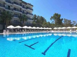 New apartment with pool near the sea