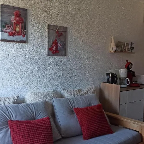 Ustou Guzet neige, appartement de 32 M2 avec balcon dans les Pyrénées aux pieds des pistes