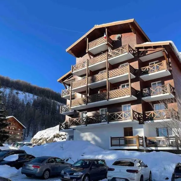 Allos, logement pieds des pistes, à 10 minutes de la base de loisirs