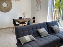 Spacieux 2 chambres, CLIM, parking prive ferme, LOCAL VELOS