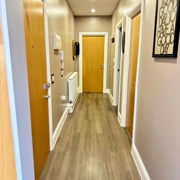 luxury 2 bedroom flat with a kitchen
