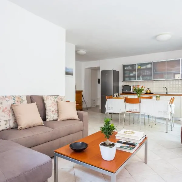 Spacious 3-Bedroom Apartment with Courtyard in Tempio Pausania - Perfect for Families