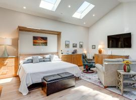 Alameda Studio with Patio 3 Mi to Oakland Coliseum!