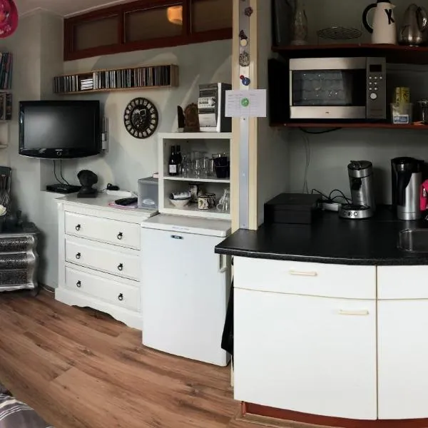B & B Nomad