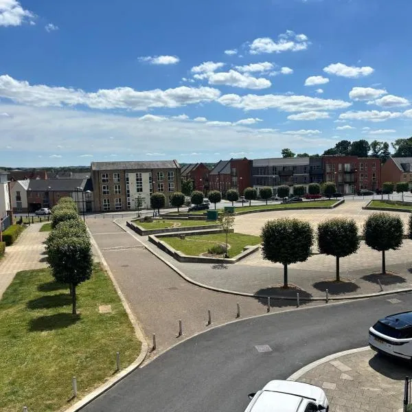 Luxury 2 Bedroom Northampton Townhouse with Balcony