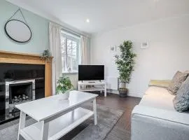 Comfortable House close to Junction 15 of M1
