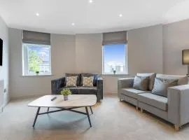 NEW! 3 Bed Apartment in Darlington City Centre by Stay With Us, Ideal for Families & Large Groups, SLEEPS 6!