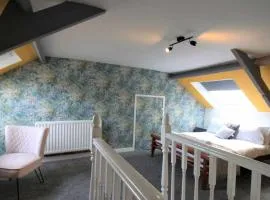 Westbourne - Spacious 4 bed flat with free parking