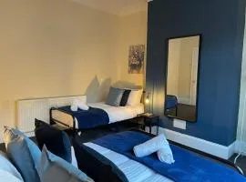 Howe - Newly refurbished 2 bedroom flat Free Parking