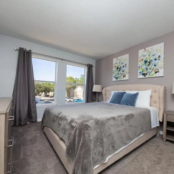 Stunning 3BD Condo 14 Mins to Disney World , Gated