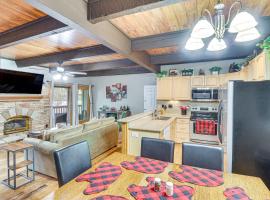 Pinetop Condo with Porch - 3 Mi to Woodland Lake!