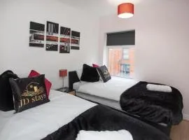 Modern 4-Bedroom Apartment with Garden Views, Free WiFi & Parking - Near Lincoln University