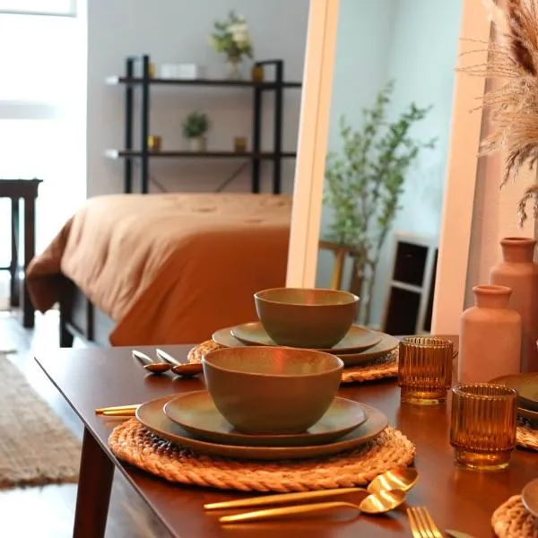 Hollywood CHIC Studio with FREE parking