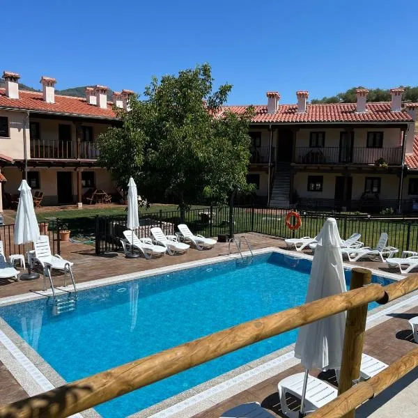 APARTAMENTOS DOÑA JIMENA DEL AMBROZ 4 Estrellas complejo único en el centro del pueblo
