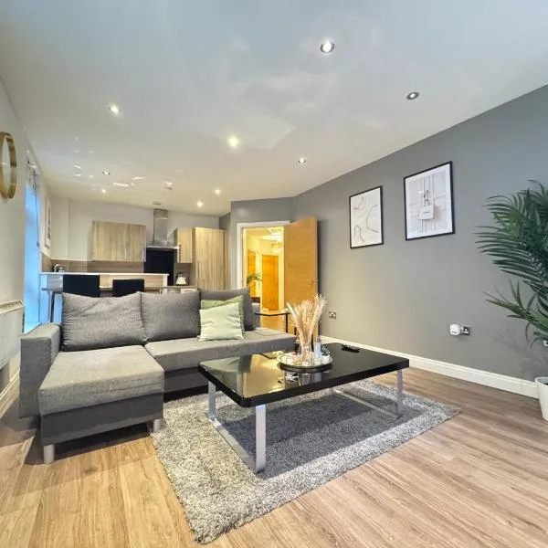 Modern Two Bedroom Apartment Birmingham City Centre - Sleeps 5 Guests FREE Underground Parking